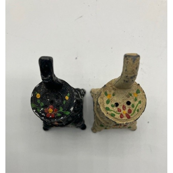 Vintage Miniature Cast Iron Stove Salt‎ Pepper Shakers Black White Floral 3"H - Picture 4 of 4